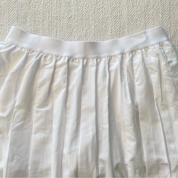 Alo Yoga White Varsity Tennis Skirt size large - Picture 4 of 6